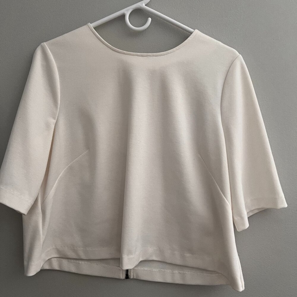 BCBGeneration Cropped White Short Sleeved Shirt